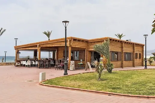 Construction d'un restaurant en bois massif situé à Almera en Espagne "El Galeon"
